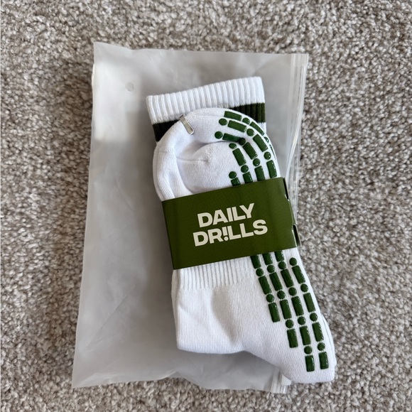 Daily drills grip socks one size NWT - Picture 1 of 1